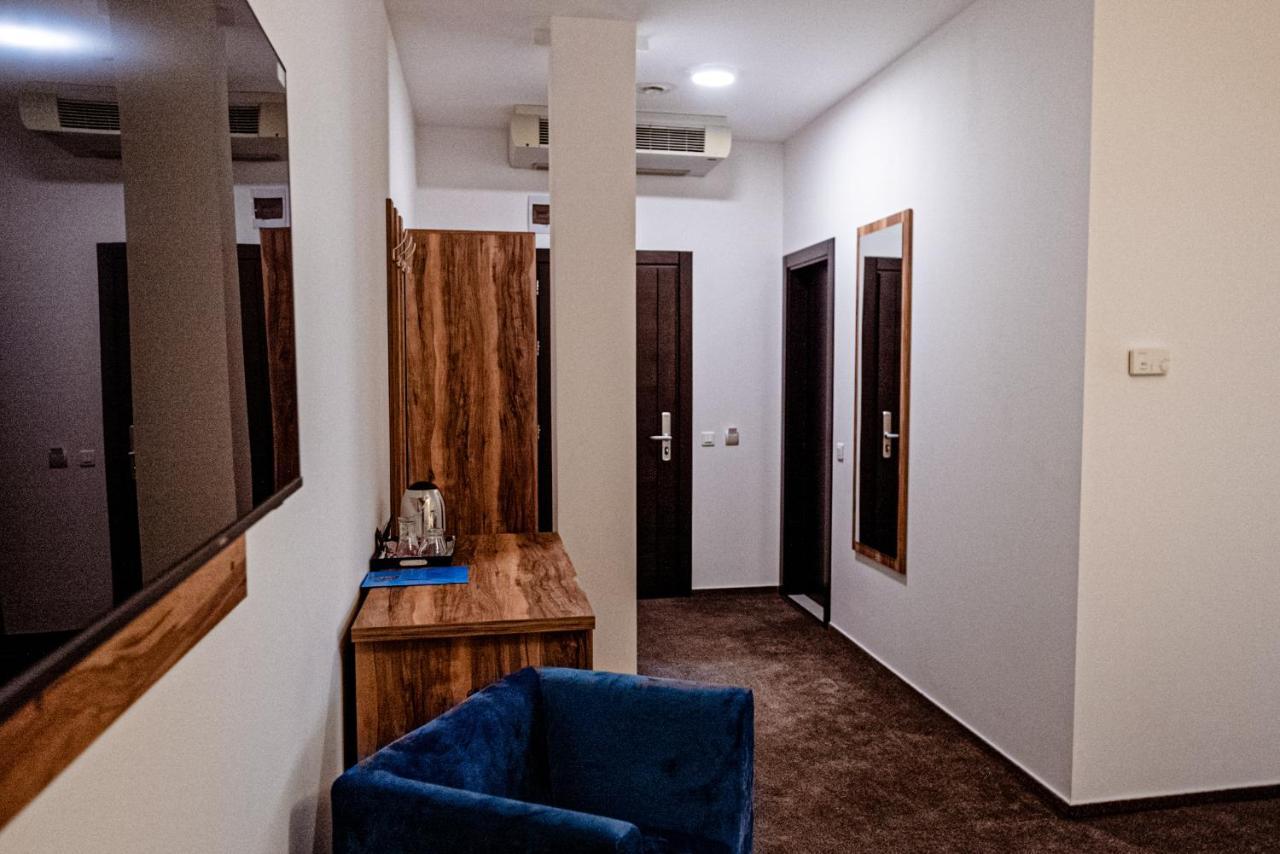 Raay Hotell Brăila Exteriör bild