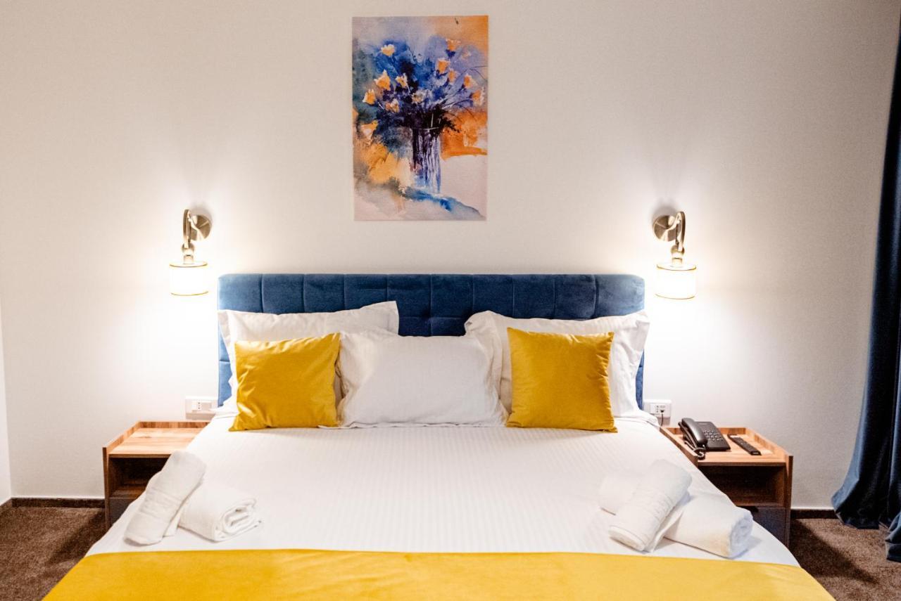 Raay Hotell Brăila Exteriör bild