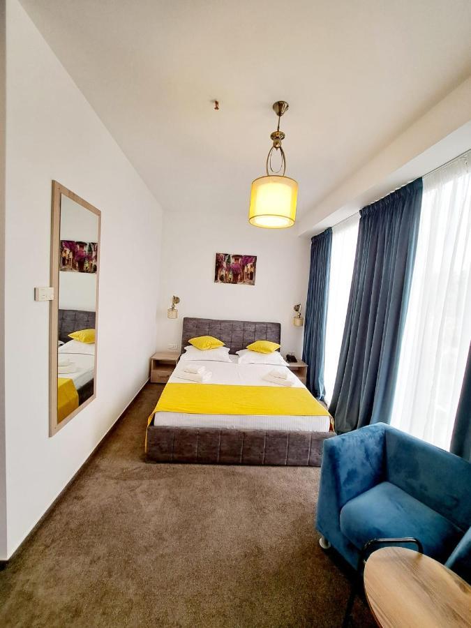 Raay Hotell Brăila Exteriör bild